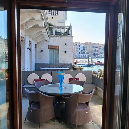 Grand Canal Diamond Apartament *
