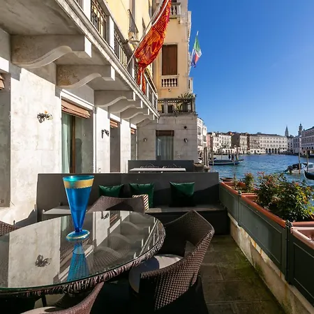 Grand Canal Diamond Apartament *